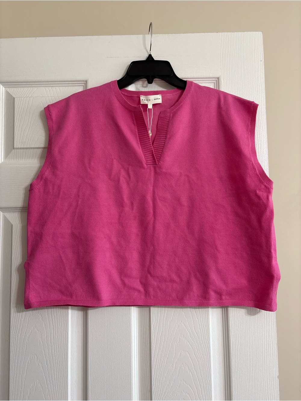 Entro NWT Bright Pink Sleeveless Sweater Vest Top Medium
